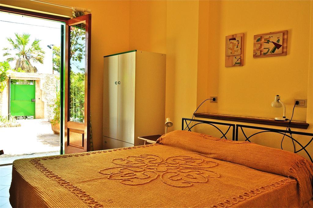 Seafront Apartments Garden House Taormina Szoba fotó